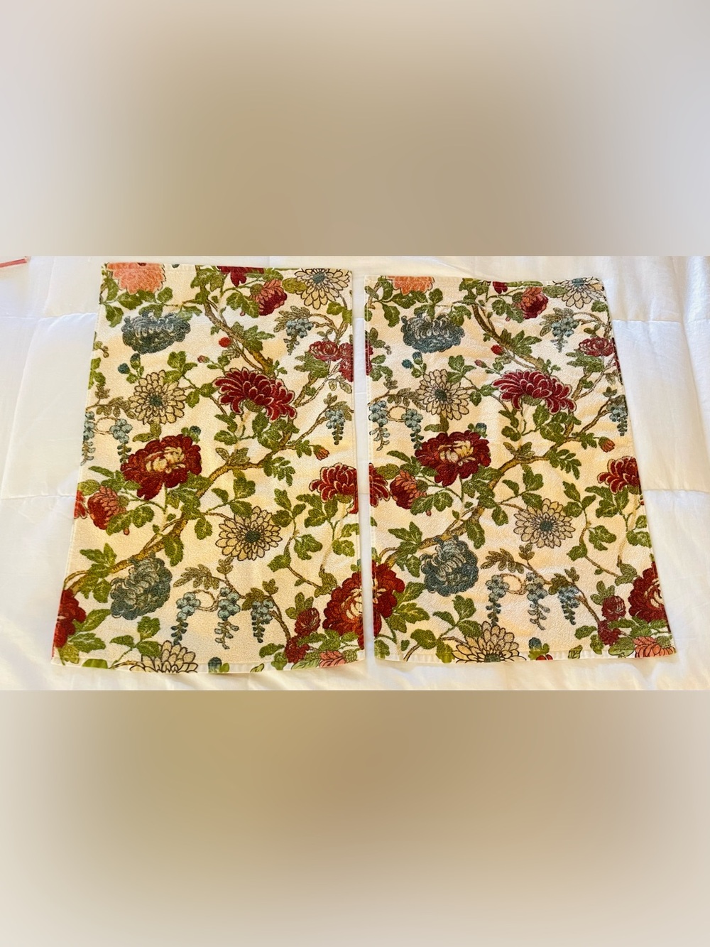 Pottery Barn Hand Towels Floral Blue Red Green on Ivory 20x30 Set of 2